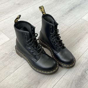 JUNIOR 1460 LEATHER LACE UP BOOTS